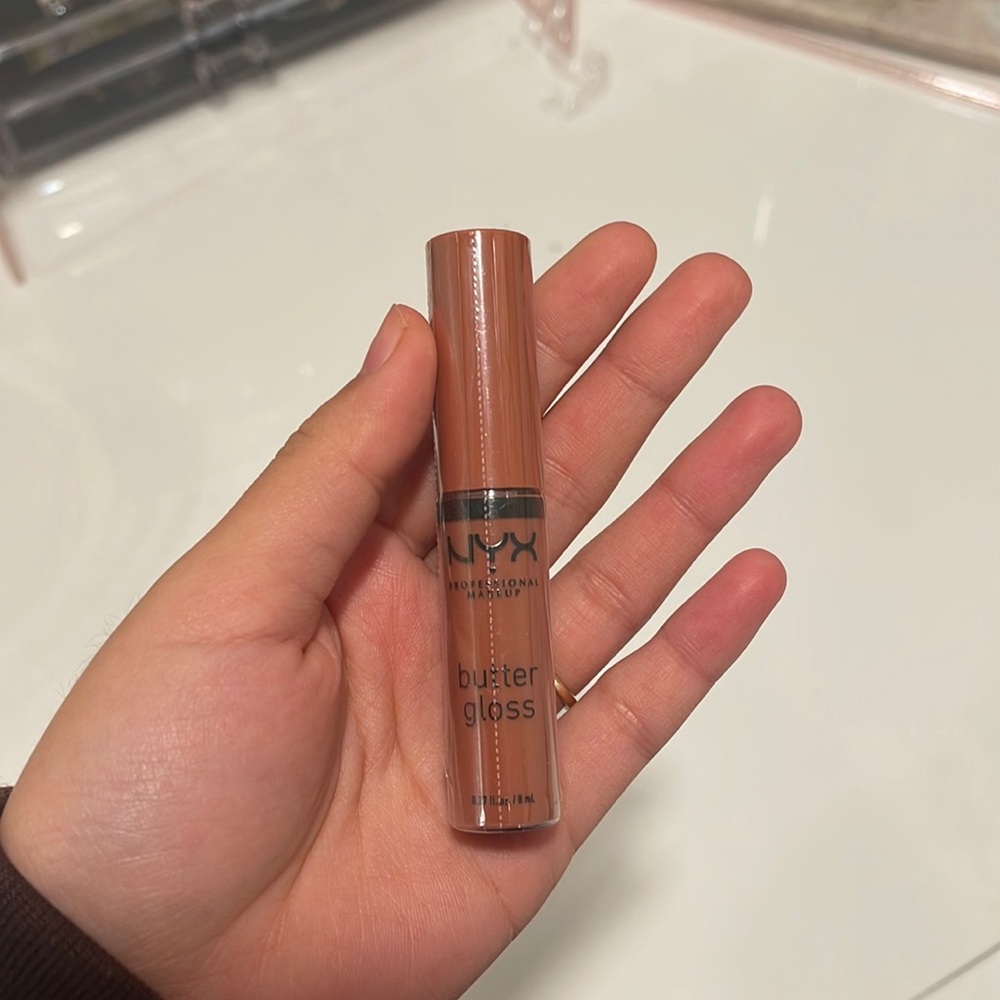 NYX Butter Gloss- Bit of Honey and Tiramisu